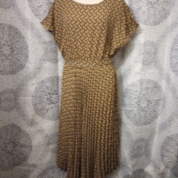 Shein Plus Size A-Line All Over Print Dress with Pleats and Belt Size2XL - Picture 10 of 16